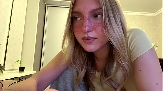 LatishaKrauel - Tease with my booobs ( maybe flash )