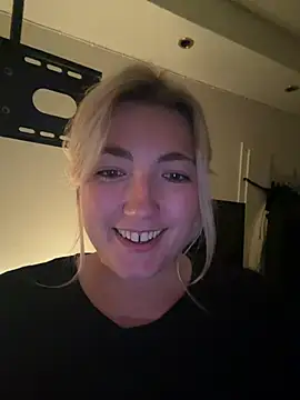 LauraStarr - Show Boobs and Play with 🔥