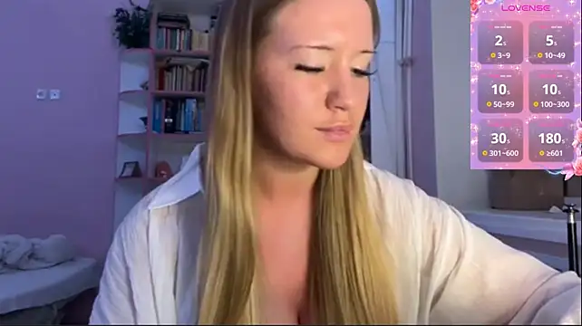 LisiKiss_ - Cute pose for you