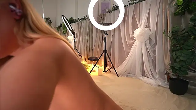 Innocenthish - DIldo in doggy