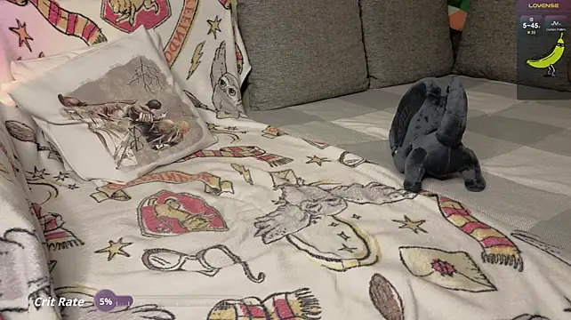 Sussie_Salmon - Rub dildo on pussy