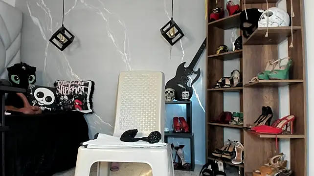 MirandaHaguen - (in my Red days ) 🩸 4 fingers ass