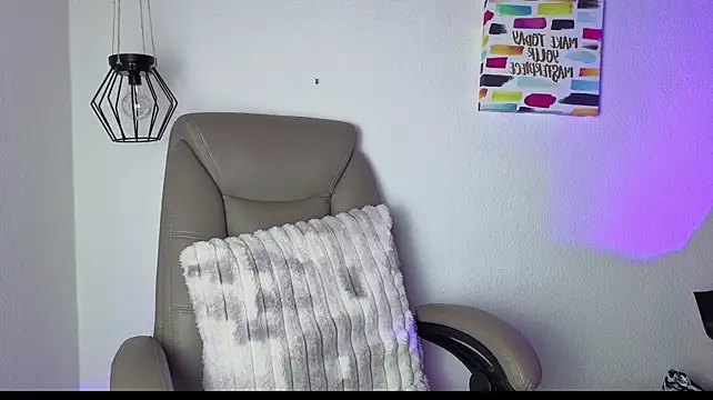 Juliana_Bloom - Rub my toy over panties