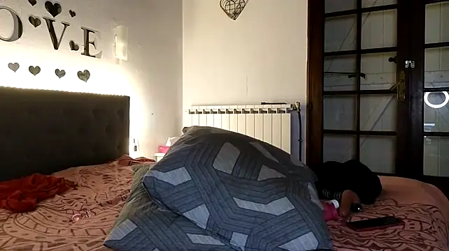 MissLilooo - Toute Nue & Gode Chatte