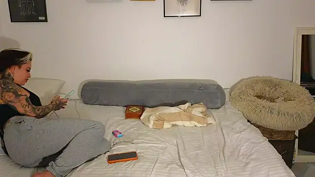 Alexandersonxo - flash tits