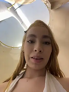 Isabella-gaviria - FUCK ME WITH A DILDO IN THE DRESSINGROOM