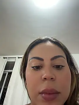 LariiHotWife - Tirar calcinha em público 🔥