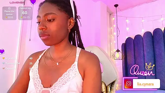 Queen_perla_ - massage my tits