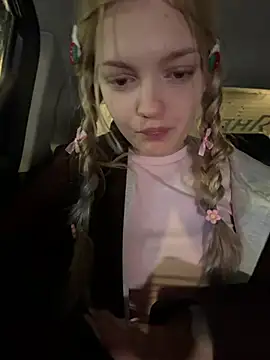 Elsawhere - show pussy from below POV!