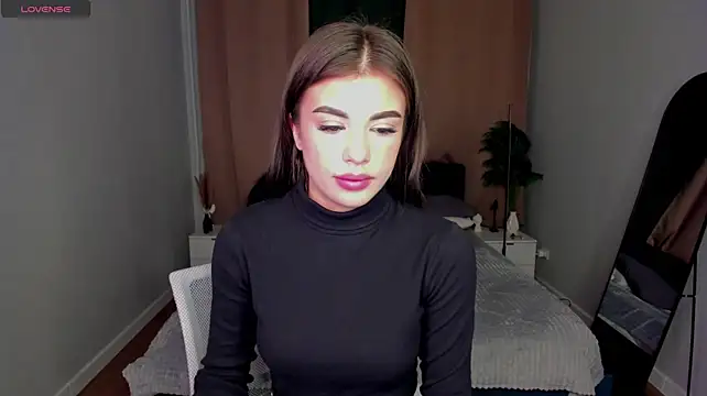 Alisha_Blakee - hand bra