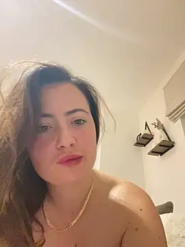 Brunette_Milf_MayaX - Let’s see if we can smash this 💕