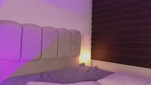 Emma_Rhoadess_ - Massage tits and spit on them