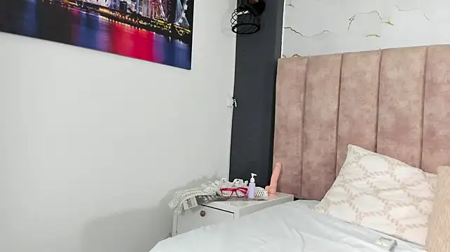 NayahWild - Fuck my pussy in missionary POV
