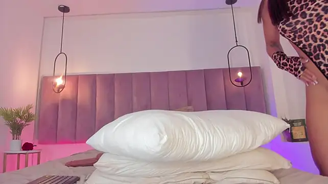 Emmiily_z - 🍉Open boobs + heavy spanks🍉