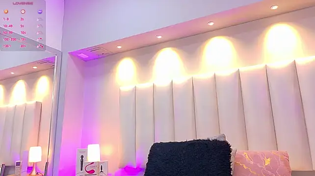 KeilyRoss - boobs bouncing out
