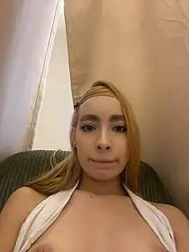 Isabella-gaviria - FUCK ME WITH A DILDO IN THE DRESSINGROOM
