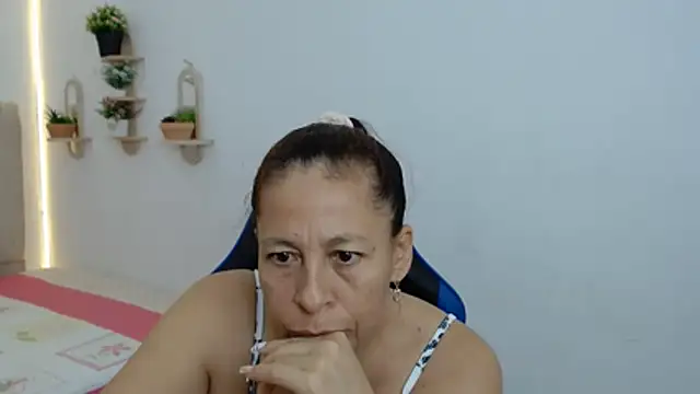 Mature_martina - ride dilldo
