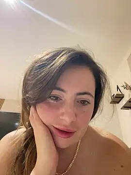 Brunette_Milf_MayaX - Let’s see if we can smash this 💕