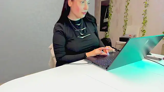 Yesss_Lilith - Who`s gonna be my boy toy?