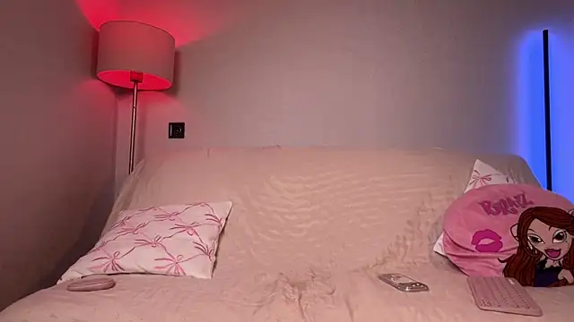 GlossyVixen - TOPLESS MONDAY