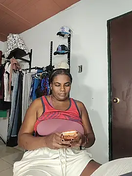 MAREIA_25 - NAUGHTY IN STORE HELP ME WET