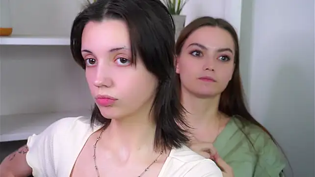 SelinaPack - Gently play with our hair