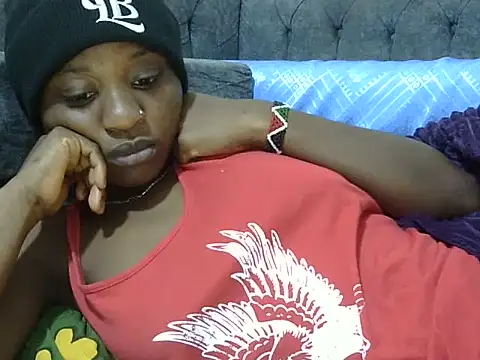 SweetTemptationKE - ridedildo and squirt