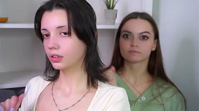 SelinaPack - Gently play with our hair