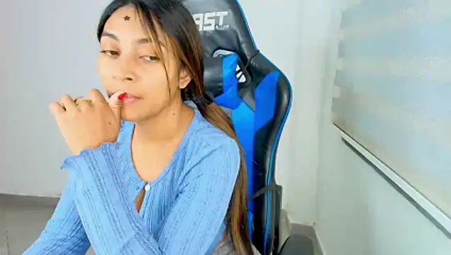 Sophiax-x - stripping and dancing naked, squirting