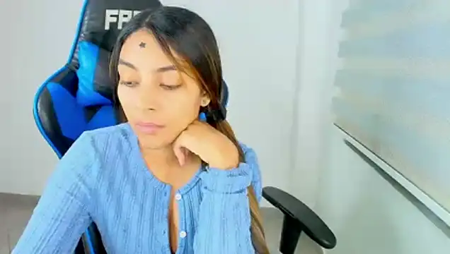 Sophiax-x - stripping and dancing naked, squirting