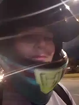 Fernandar2025 - 1 minuto tetas afuera 🤫👅🍒💦😇