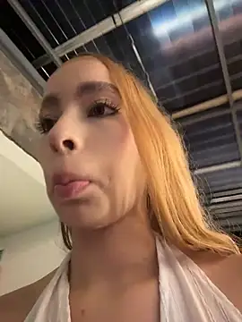 Isabella-gaviria - FUCK ME WITH A DILDO IN THE DRESSINGROOM
