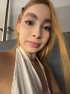 Isabella-gaviria - FUCK ME WITH A DILDO IN THE DRESSINGROOM