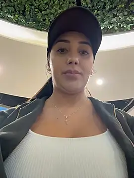 Hannahoff - SHOW BIG BOOBS IN PUBLIC