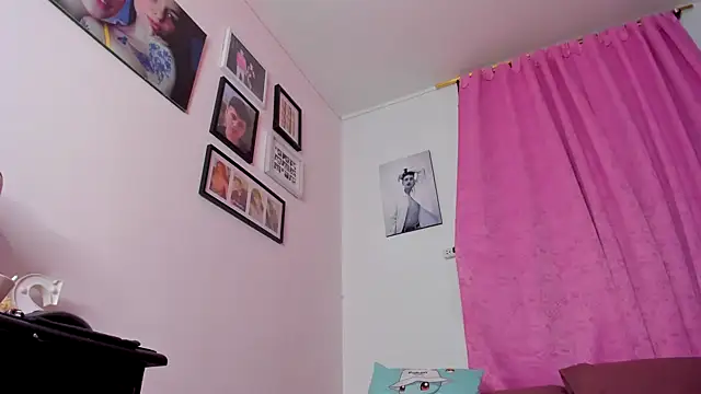 Megan_100 - close-up of someone rubbing their butt