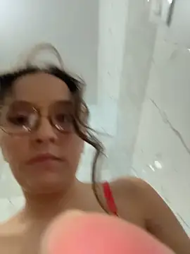 Penelope-Hot - 2 fingers in my pussy