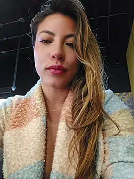 Karen_San_Miguel - Omg ! Open coat in public + surprise 😈