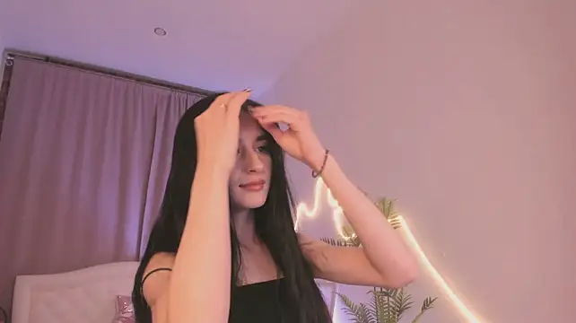 LauraCoy - Show color of my bra today 💖