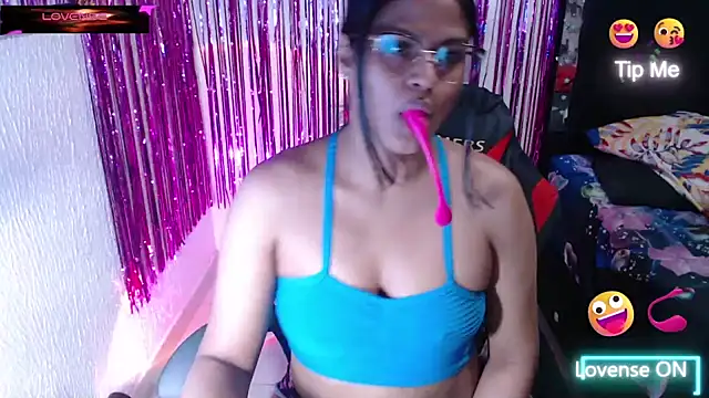 SweetAlmaa - show tits