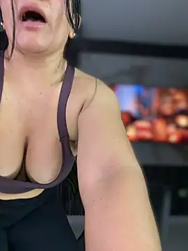 Abril10_ - Spanks, doggy, last tipper gets gift PM