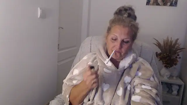 Divineblond - lets cum togheter......more wet