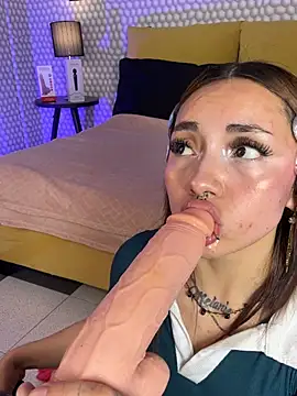 Brigith24 - zoom in on the pussy