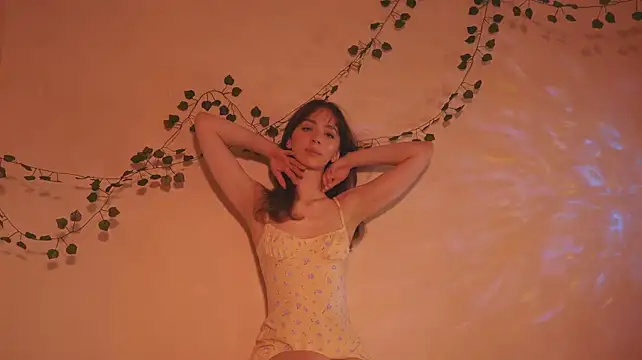 OnlyJett - bare back tease