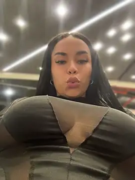 Naatalia - Play risky in public
