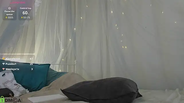 Nicole_Charm