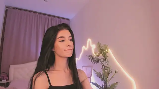 LauraCoy - Show color of my bra today 💖