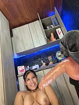 LaureenHills - Zoom in pussy