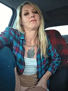 SheIsSomething - Squirt outside LT gets 5 min TC
