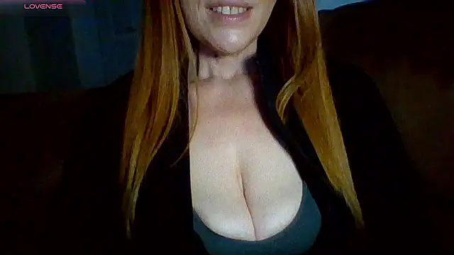 TeasingRuby - Flash tits for 30secs