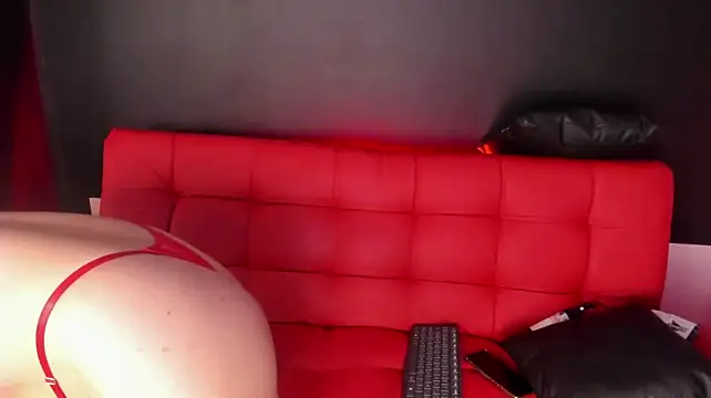 Alessialouren - oil on ass + 4 hard spankings